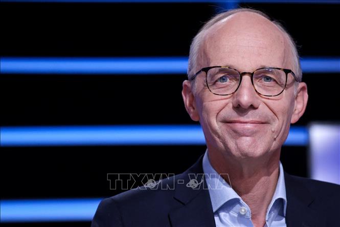 Ông Luc Friedens trong một chương trình của kênh truyền hình RTL ở Luxembourg ngày 29/9/2023. Ảnh: AFP/TTXVN