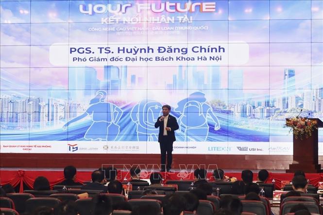 PGS. TS. Huỳnh Đăng Chính, Phó Giám đốc Đại học Bách Khoa Hà Nội chia sẻ thông tin tại chương trình. Ảnh: TTXVN phát