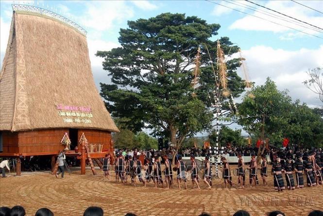 Di sản văn hóa Không gian văn hóa Cồng chiêng Tây Nguyên được UNESCO ghi danh là Kiệt tác truyền khẩu và di sản văn hóa phi vật thể của nhân loại năm 2005, năm 2008 được chuyển sang danh sách Di sản văn hóa phi vật thể đại diện của nhân loại. Ảnh: TTXVN
