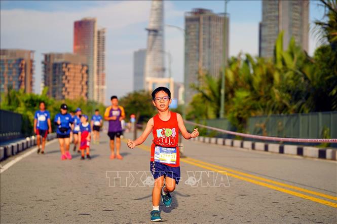 Các vận động viên xuất phát Giải chạy Pocari Sweat Run Việt Nam – năm 2023. Ảnh: Thanh Vũ - TTXVN
