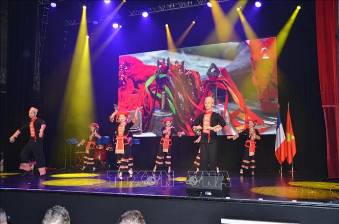 Vna Performance Perth Art show celebrates 50th anniversary of Vietnam-France ties - VNA ...