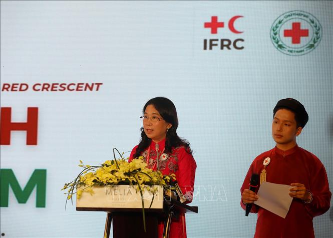 Vice President of the Vietnam Red Cross Society (VRC) Huynh Thi Xuan Lam speaks at the forum. VNA Photo: Nhật Anh