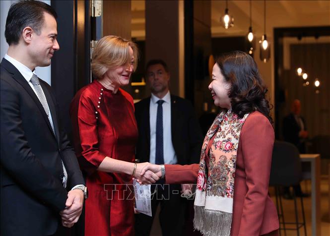 Vice President Vo Thi Anh Xuan on November 20 in Copenhagen receives President of the Denmark-Vietnam Friendship Association Trine Glue Đoàn. VNA Photo: An Đăng