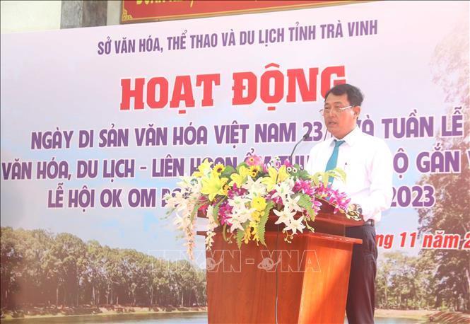 Phó Giám đốc Sở Văn hoá, Thể thao và Du lịch tỉnh Trà Vinh Thạch Bồi phát biểu tại lễ khai mạc. Ảnh: Thanh Hoà- TTXVN