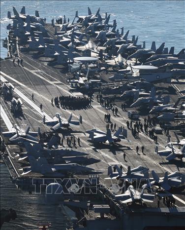 Tàu sân bay USS Carl Vinson của Mỹ  tới cảng  ở Busan, Hàn Quốc, ngày 21/11/2023. Ảnh: YONHAP/TTXVN