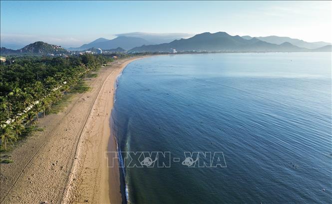 Biển Bình Sơn - Ninh Chữ, thành phố Phan Rang - Tháp Chàm (Ninh Thuận). Ảnh: Nguyễn Thành - TTXVN