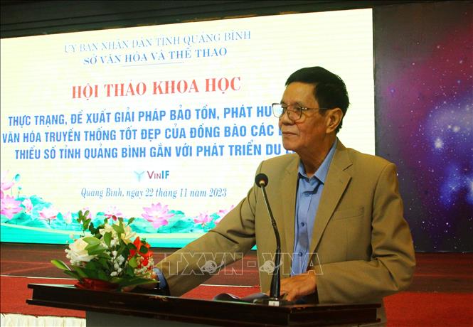 Thạc sỹ Lê Minh Tuyên, Giảng viên cao cấp, Phó Trưởng Ban Tuyên giáo tỉnh Quảng Bình trình bày tham luận. Ảnh: Tá Chuyên - TTXVN