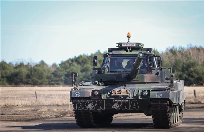 Xe tăng Leopard 2 A4 tại khu huấn luyện quân sự ở Mahlwinkel, Đức, ngày 16/3/2023. Ảnh: AFP/TTXVN