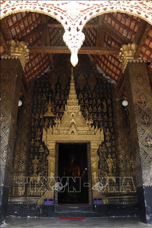 Mặt trước cửa vào của Ngôi chính điện của chùa Wat Xiengthong. Ảnh: Phạm Kiên - Phóng viên TTXVN tại Lào