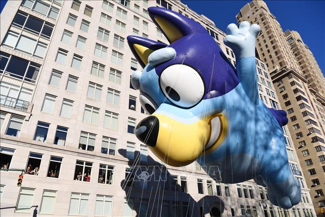 Năm nay, người dân Mỹ đón Lễ Tạ ơn truyền thống trong bối cảnh an ninh được thắt chặt do làn sóng bài Do Thái và Hồi giáo ở Mỹ gia tăng. Ảnh: Diễu hành trong lễ Tạ ơn ở New York (Mỹ) ngày 23/11/2023. Ảnh: THX/TTXVN