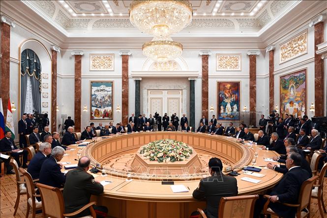 Tổng thống Nga Vladimir Putin đã tới Minsk (Belarus) để tham dự Hội nghị thượng đỉnh Tổ chức Hiệp ước An ninh Tập thể (CSTO - ảnh) do Tổng thống Belarus Alexander Lukashenko chủ trì. Cuộc họp tập trung thảo luận việc 