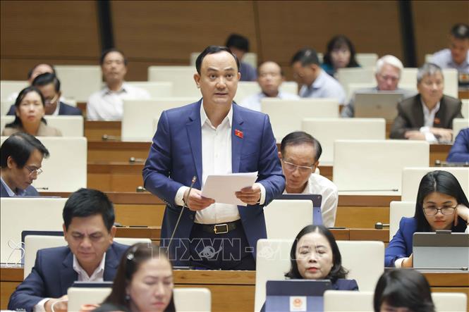 NA deputies discuss on the Law on Telecommunications (revised). VNA Photo: Doãn Tấn
