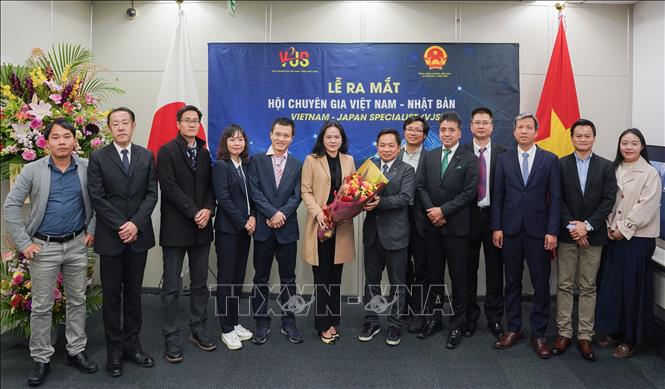 Đại biểu tham gia Lễ ra mắt Hội chuyên gia Việt Nam – Nhật Bản chụp ảnh lưu niệm. Ảnh: Xuân Giao - PV TTXVN tại Nhật Bản