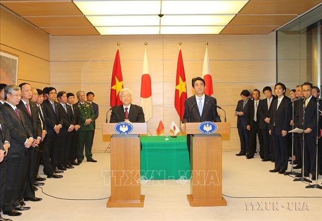 Tháng 9/2015, trong chuyến thăm chính thức Nhật Bản, Tổng Bí thư Nguyễn Phú Trọng và Thủ tướng Abe Shinzo đã ra “Tuyên bố Về tầm nhìn chung quan hệ Việt Nam - Nhật Bản”. Ảnh: Trí Dũng – TTXVN
