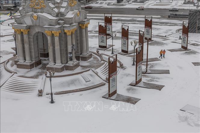 Tuyết rơi dày tại Kiev, Ukraine ngày 27/11/2023. Ảnh: AFP/TTXVN