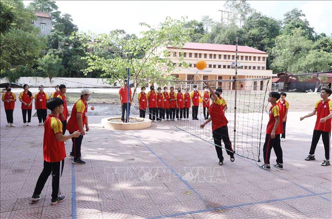 Giờ Thể dục của học sinh Trường THPT Đình Lập, huyện Đình Lập, tỉnh Lạng Sơn. Ảnh: Anh Tuấn – TTXVN