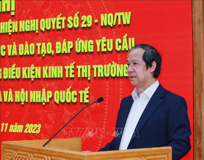 Đồng chí Nguyễn Kim Sơn, Uỷ viên Trung ương Đảng, Bí thư Ban cán sự đảng, Bộ trưởng Bộ Giáo dục và Đào tạo phát biểu tại hội nghị. Ảnh: Phương Hoa - TTXVN