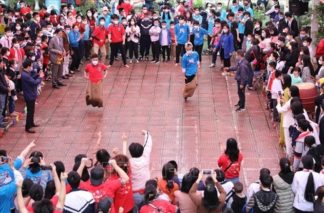 Trường PTCS Xã Đàn (Hà Nội) tổ chức Ngày hội văn hóa, thể thao nhằm động viên và khích lệ các em học sinh khuyết tật nâng cao thể chất, thêm nghị lực và thêm niềm vui để vươn lên trong cuộc sống. Ảnh: Thanh Tùng - TTXVN