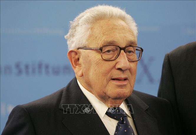 (Tư liệu) Cựu Ngoại trưởng Mỹ Henry Kissinger tới dự Diễn đàn Bertelsmann quốc tế tại Berlin, Đức, ngày 22/9/2006. Ảnh: AFP/TTXVN