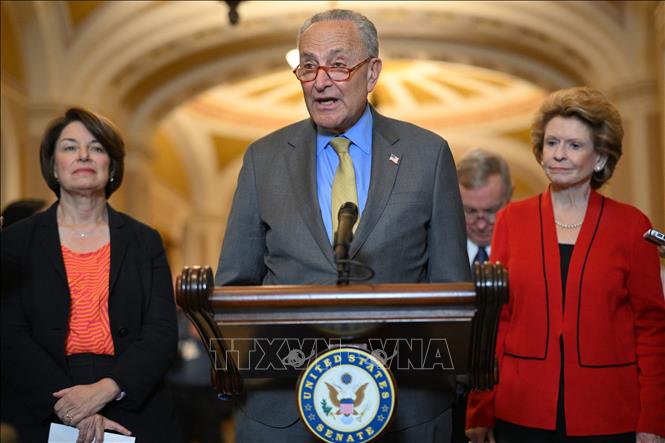 Lãnh đạo phe Cộng hòa tại Thượng viện Mỹ, ông Chuck Schumer phát biểu tại cuộc họp báo ở Washington, DC. Ảnh: AFP/TTXVN