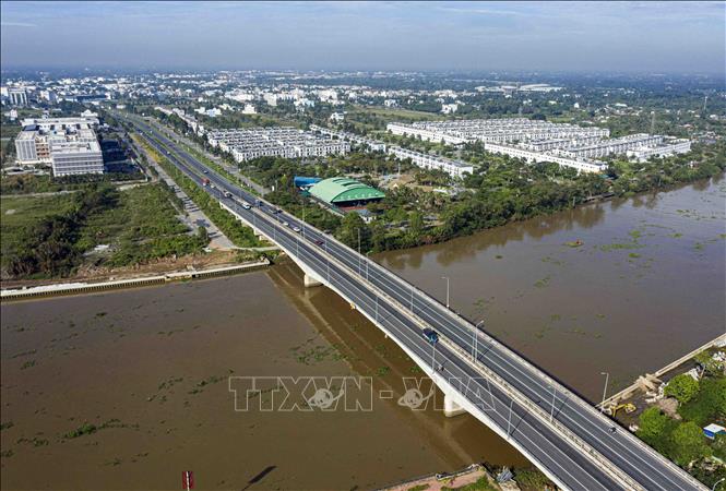 Đường vành đai thành phố Tân An đi qua khu hành chính các sở, ban, ngành và Khu đô thị mới Trần Anh. Ảnh: Vũ Sinh – TTXVN