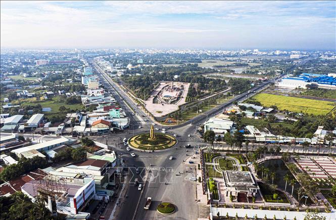 Nút giao đường vành đai thành phố Tân An với quốc lộ 1 và đường tỉnh 833. Ảnh: Vũ Sinh – TTXVN