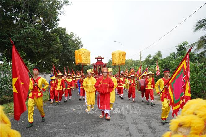 Lễ rước Bài vị Hoàng tử Hội An (tương truyền là Con của Bà Phi Yến), nét đẹp văn hóa tinh thần của người dân Côn Đảo. Ảnh: Huỳnh Sơn - TTXVN