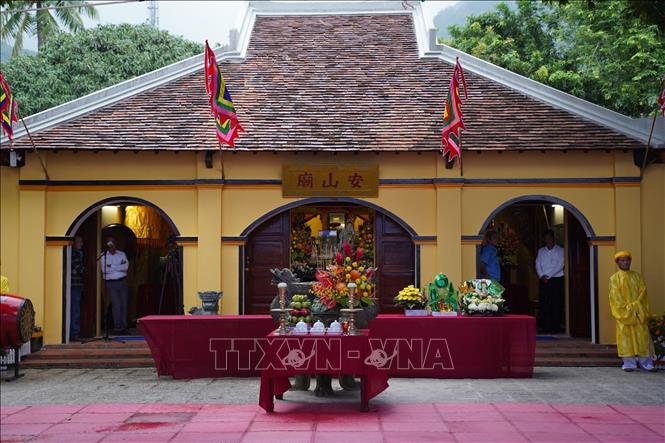 Miếu bà Phi Yến còn gọi là An Sơn Miếu, nằm cách trung tâm huyện Côn Đảo khoảng 2km về phía Tây Nam, thuộc khu dân cư số 3. Ảnh: Huỳnh Sơn - TTXVN
