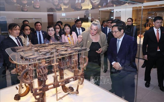 Thủ tướng Phạm Minh Chính và Phu nhân thăm Bảo tàng Anatolian. Ảnh: Dương Giang-TTXVN
