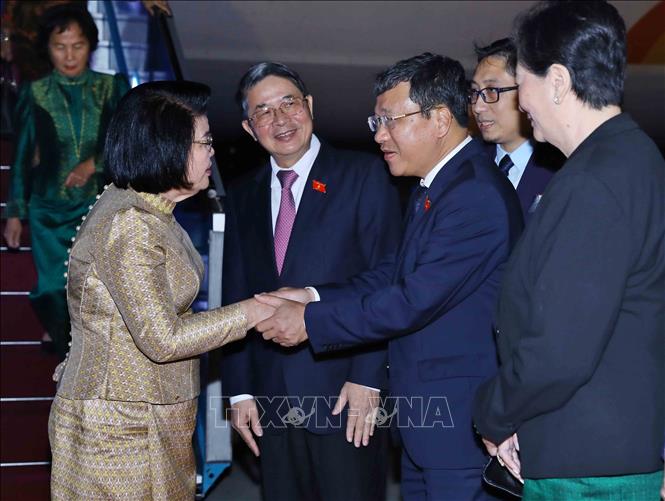 NA Vice Chairman Nguyen Duc Hai welcomes President of the Cambodian National Assembly (NA) Samdech Moha Rathsapheathika Thipadei Khuon Sudary. VNA Photo: An Đăng