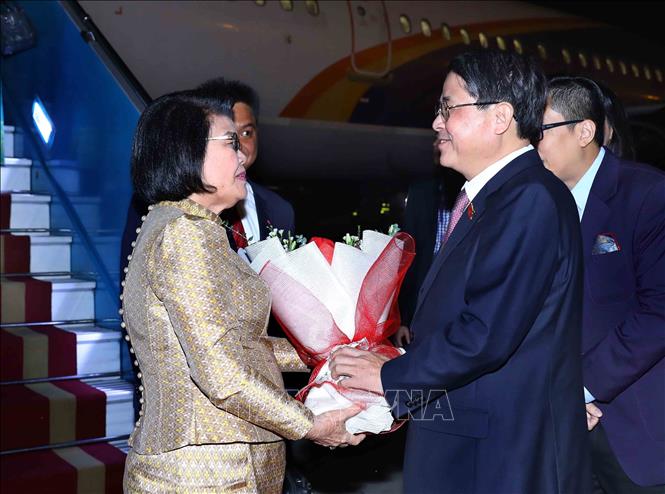 NA Vice Chairman Nguyen Duc Hai welcomes President of the Cambodian National Assembly (NA) Samdech Moha Rathsapheathika Thipadei Khuon Sudary. VNA Photo: An Đăng