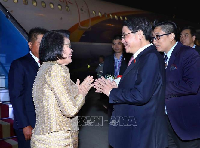 NA Vice Chairman Nguyen Duc Hai welcomes President of the Cambodian National Assembly (NA) Samdech Moha Rathsapheathika Thipadei Khuon Sudary. VNA Photo: An Đăng