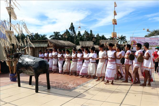 The barn-opening ceremony of Ro Mam ethnic group. VNA Photo: Cao Nguyên