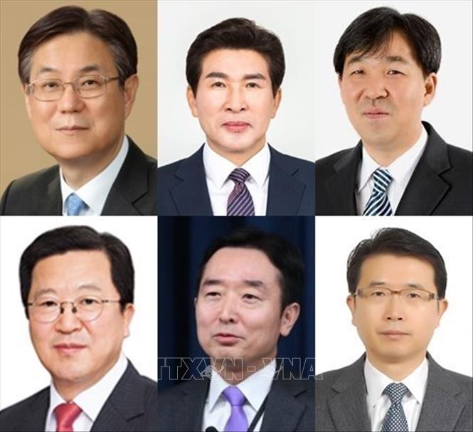 Các cố vấn cấp cao của Tổng thống Hàn Quốc mới được bổ nhiệm. Ảnh: YONHAP/TTXVN