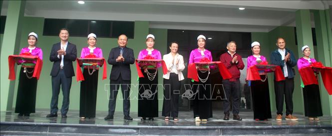 Cắt băng khánh thành Trung tâm Du khách tại Vườn Quốc gia Cúc Phương. Ảnh: Thùy Dung - TTXVN