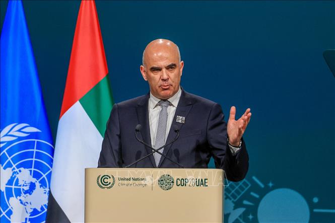 Tổng thống Thụy Sĩ Alain Berset (ảnh) nhấn mạnh COP28 là thời điểm quan trọng, vì đây là lần đầu tiên tiến hành đánh giá những tiến bộ đạt được kể từ Thỏa thuận khí hậu Paris, cũng là cơ hội cuối cùng để các nước hành động hướng đến mục tiêu giữ nhiệt độ trung bình toàn cầu không tăng quá 1,5 độ C vào cuối thế kỷ này. Ảnh: AFP/TTXVN