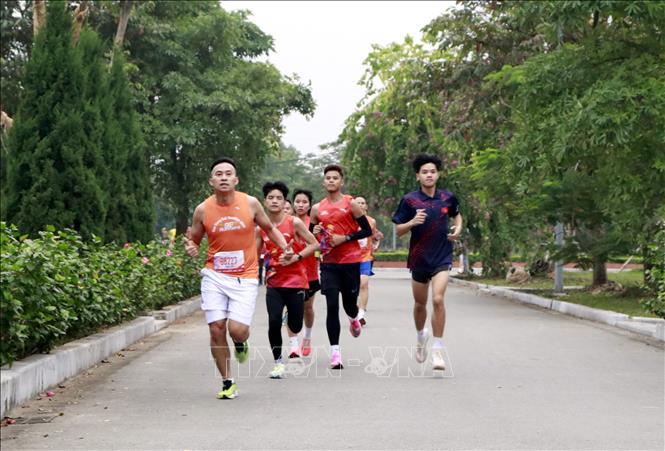  Các vận động viên trên đường chạy. Ảnh: Đồng Thúy-TTXVN