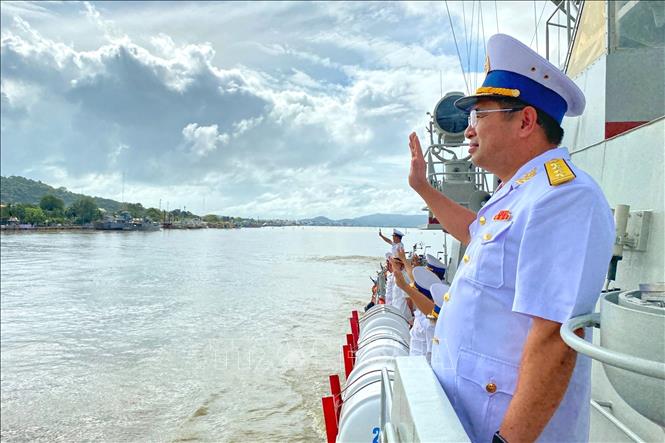 The delegation of Naval Region 5 of the Vietnam People’s Navy concludes their visit. VNA Photo