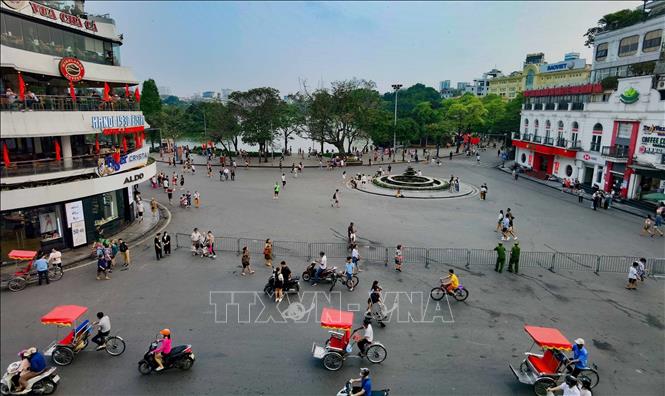 Dong Kinh Nghia Thuc Square in Hoan Kiem Lake. VNA Photo: Thanh Tùng