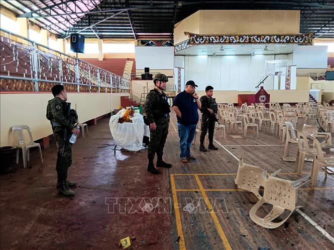 Cảnh sát điều tra tại hiện trường vụ nổ ở thành phố Marawi, tỉnh Lanao del Sur, Philippines, ngày 3/12/2023. Ảnh: THX/TTXVN