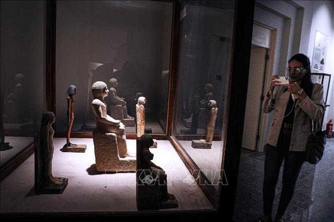 Cổ vật được trưng bày bên trong Bảo tàng Imhotep tại Saqqara, phía nam thủ đô Cairo, Ai Cập, ngày 3/12/2023. Ảnh: THX/TTXVN