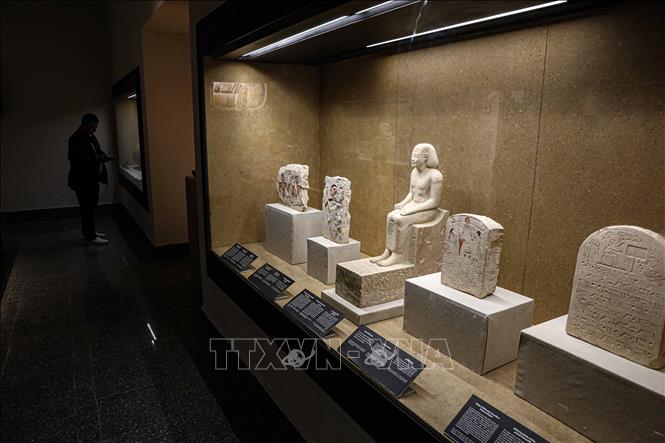 Cổ vật được trưng bày bên trong Bảo tàng Imhotep tại Saqqara, phía nam thủ đô Cairo, Ai Cập, ngày 3/12/2023. Ảnh: THX/TTXVN