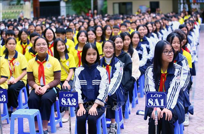 Gần 700 học sinh tham gia giao lưu tại Diễn đàn “Văn hóa ứng xử học đường, xây dựng trường học hạnh phúc”. Ảnh: Quang Quyết-TTXVN