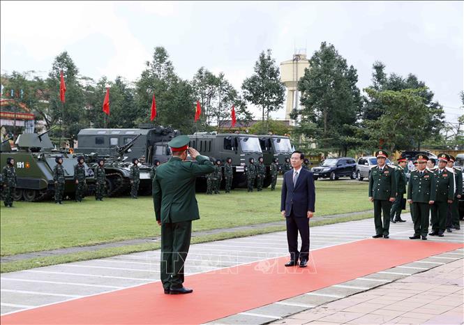 Chủ tịch nước Võ Văn Thưởng kiểm tra công tác huấn luyện, sẵn sàng chiến đấu của Lữ đoàn Tăng thiết giáp 574, Quân Khu 5. Ảnh: Thống Nhất – TTXVN
