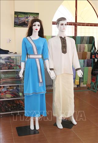 Sản phẩm thổ cẩm của đồng bào Chăm tại thị trấn Phước Dân (Ninh Phước, Ninh Thuận). Ảnh: Nguyễn Thành – TTXVN