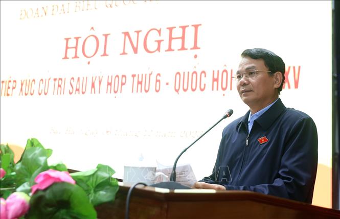 Đồng chí Đặng Xuân Phong, Uỷ viên Trung ương Đảng, Bí thư Tỉnh uỷ, Trưởng đoàn đại biểu Quốc hội tỉnh Lào Cai, phát biểu tại buổi tiếp xúc cử tri. Ảnh: Quốc Khánh - TTXVN
