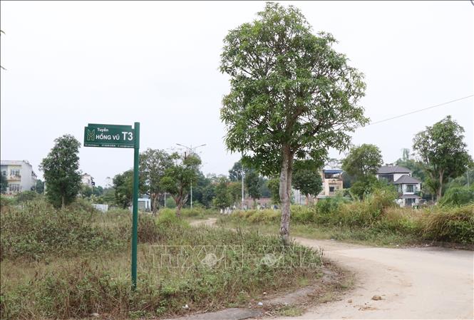 Dù đã triển khai 10 năm nhưng một số khu vực của Dự án Khu đô thị Hồng Vũ vẫn thi công dang dở. Ảnh: Hoàng Nguyên - TTXVN