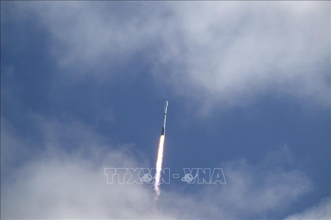 (Tư liệu) Tên lửa đẩy Falcon Heavy mang theo tàu vũ trụ khám phá tiểu hành tinh Psyche rời bệ phóng tại Trung tâm Vũ trụ Kennedy của NASA ở Cape Canaveral, bang Florida, Mỹ, ngày 13/10/2023. Ảnh: AFP/TTXVN