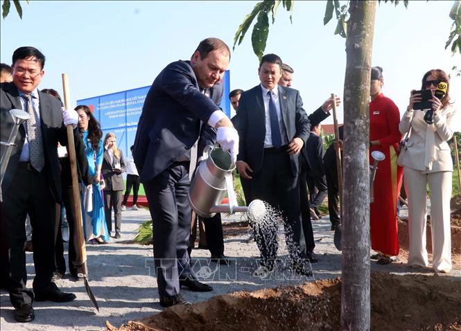 Belarusian Prime Minister visits Hung Yen - VNA Photos - Vietnam News ...