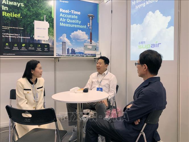 A booth for business to discuss cooperation opportunities. VNA Photo: Mỹ Phương